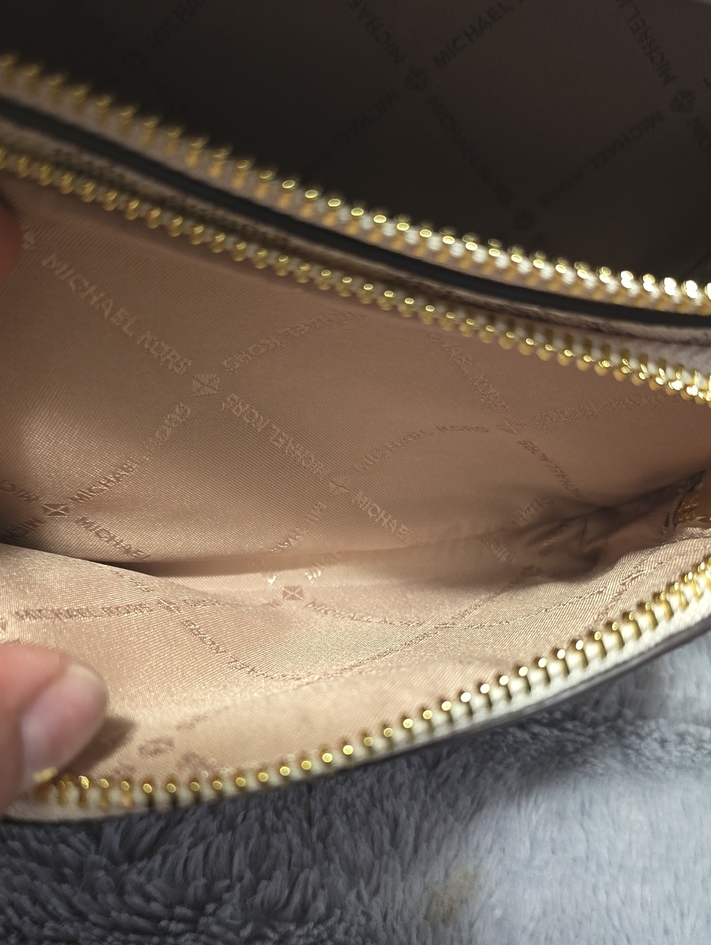 Michael Kors Beige Logo Crossbody Belt Bag with Gold Chain ✨️💖 - Picture 7 of 9